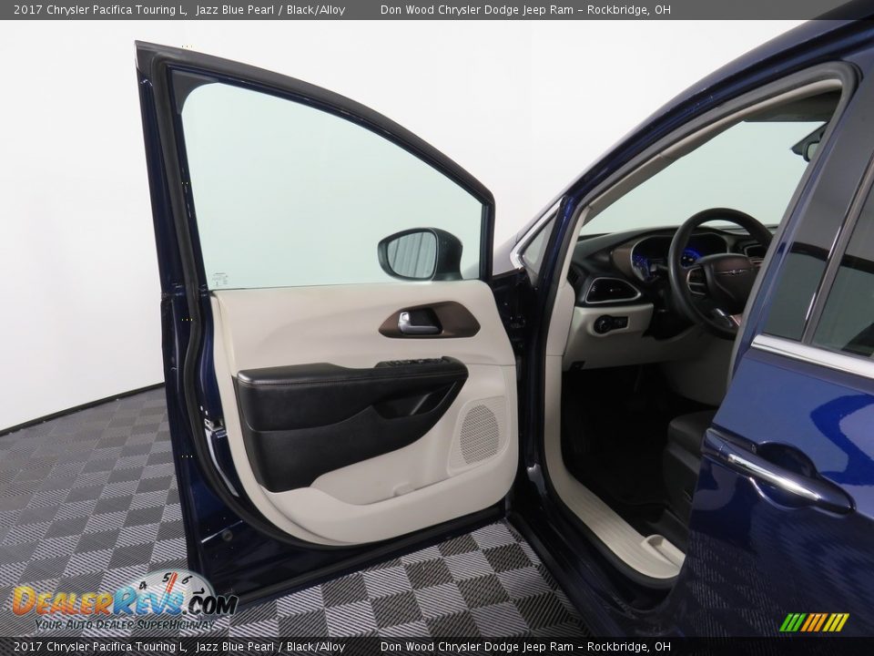 2017 Chrysler Pacifica Touring L Jazz Blue Pearl / Black/Alloy Photo #31