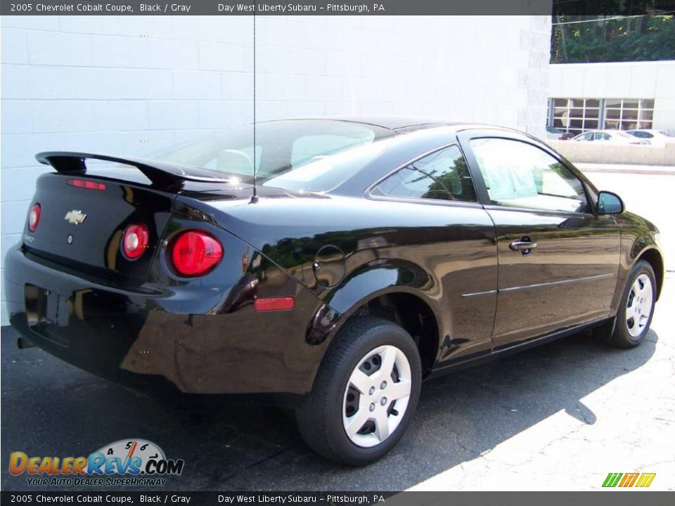 2005 Chevrolet Cobalt Coupe Black / Gray Photo #7