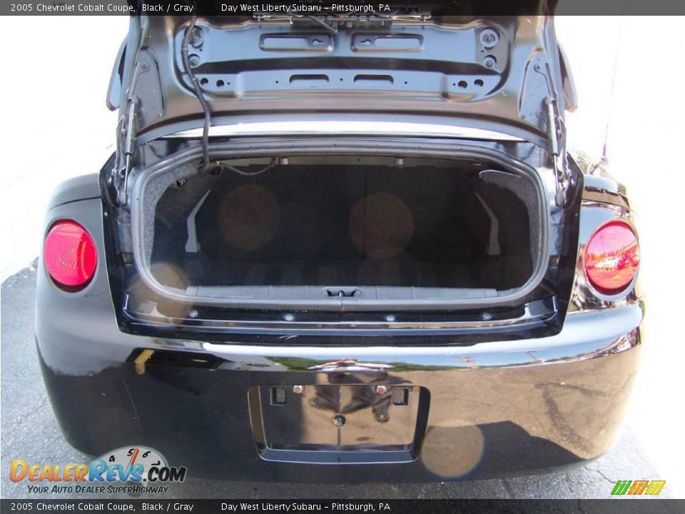 2005 Chevrolet Cobalt Coupe Black / Gray Photo #11