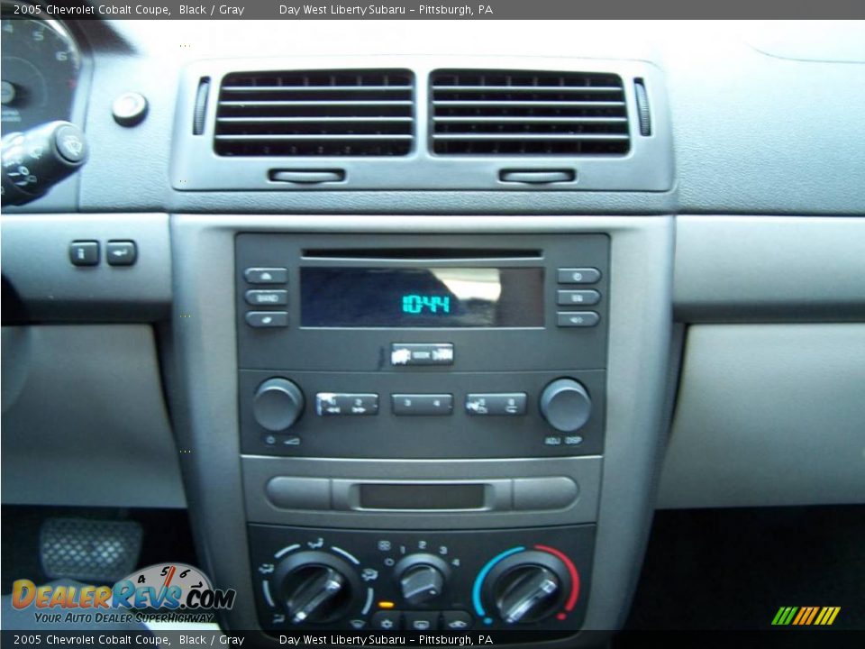 2005 Chevrolet Cobalt Coupe Black / Gray Photo #12