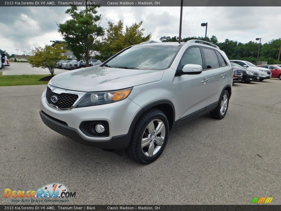 Front 3/4 View of 2013 Kia Sorento EX V6 AWD Photo #5