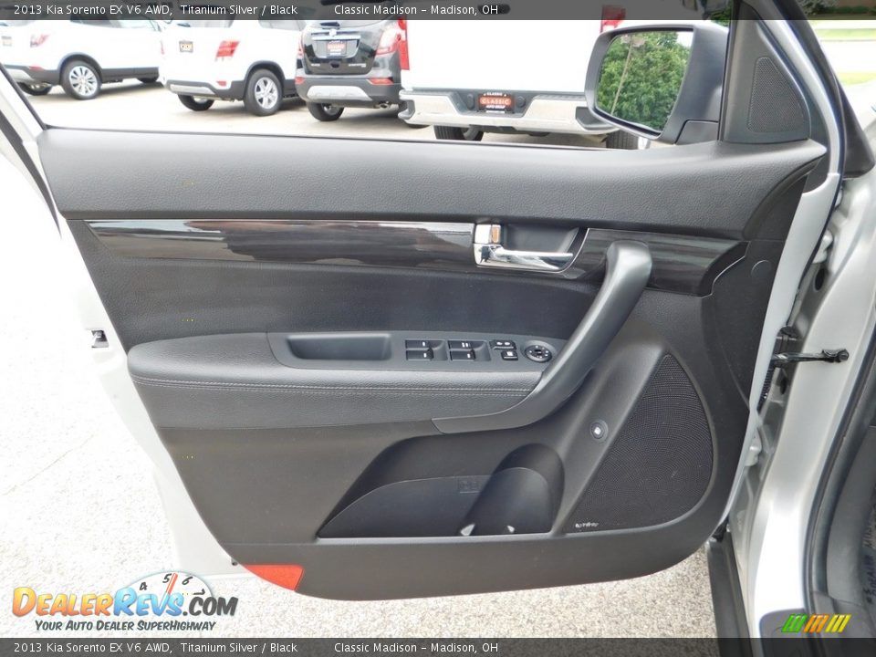 Door Panel of 2013 Kia Sorento EX V6 AWD Photo #10