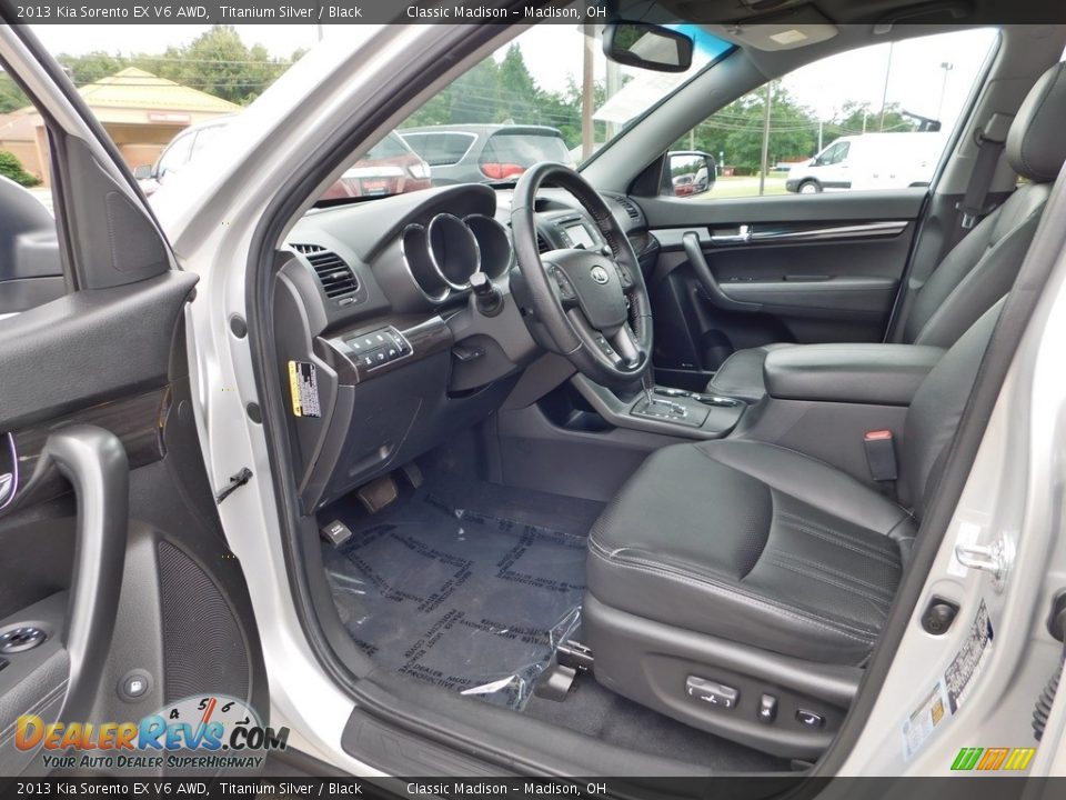 Front Seat of 2013 Kia Sorento EX V6 AWD Photo #12