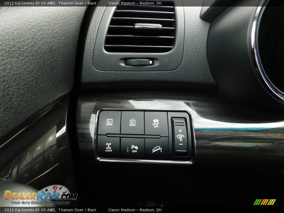 Controls of 2013 Kia Sorento EX V6 AWD Photo #15