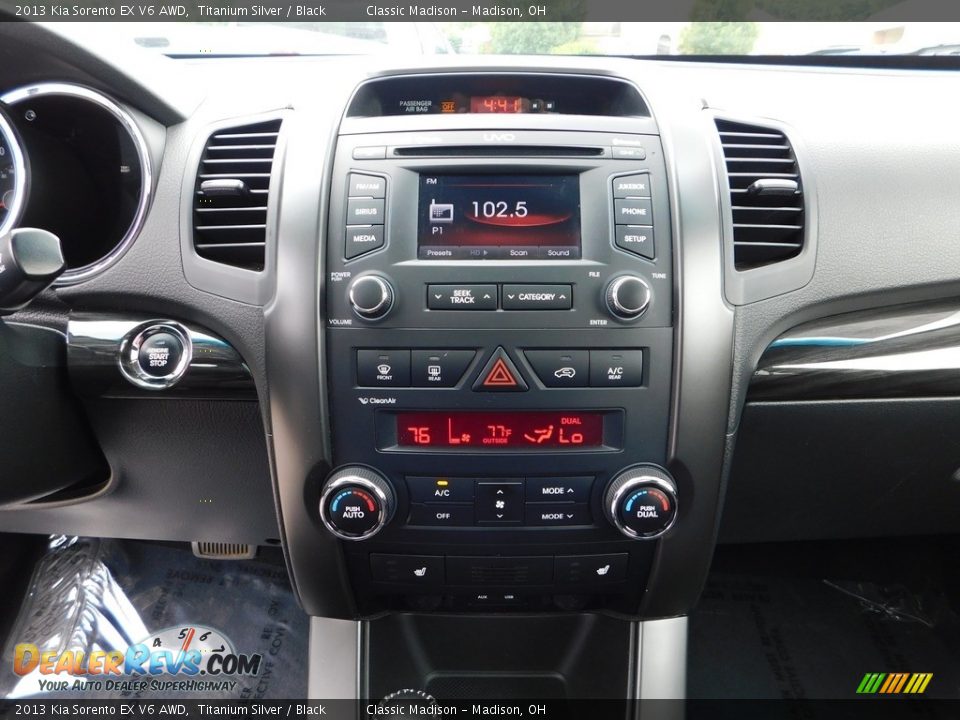 Controls of 2013 Kia Sorento EX V6 AWD Photo #16