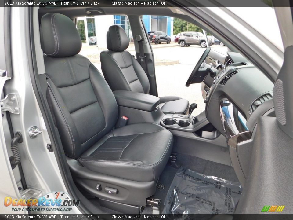 Front Seat of 2013 Kia Sorento EX V6 AWD Photo #20