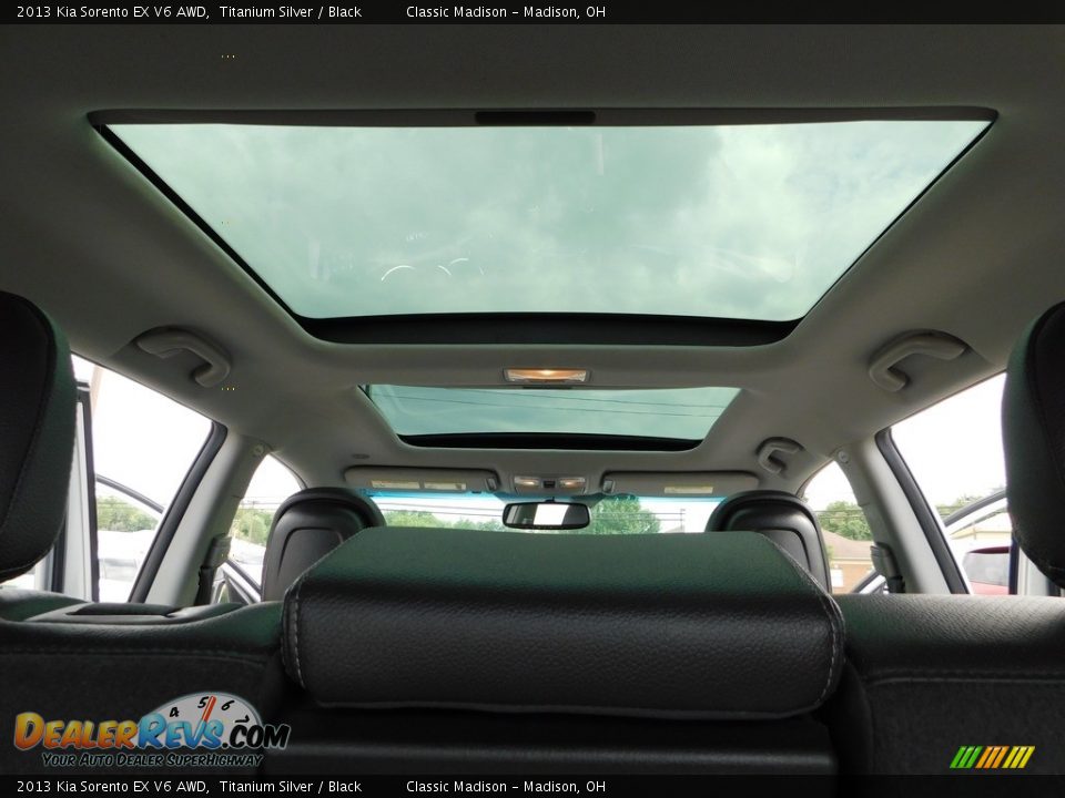 Sunroof of 2013 Kia Sorento EX V6 AWD Photo #23