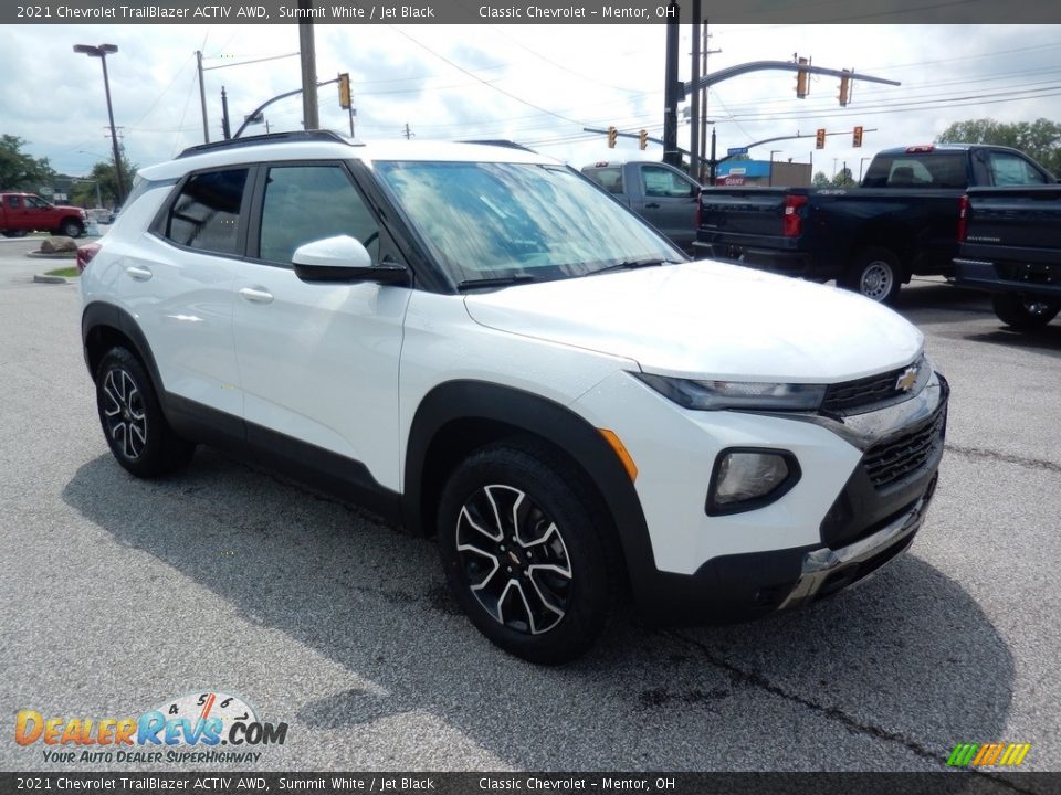 Front 3/4 View of 2021 Chevrolet TrailBlazer ACTIV AWD Photo #3