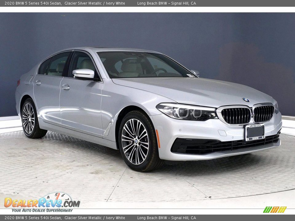 Front 3/4 View of 2020 BMW 5 Series 540i Sedan Photo #19