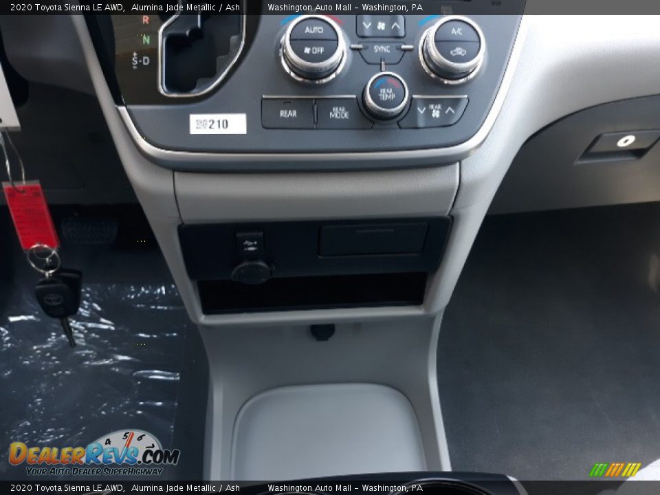 2020 Toyota Sienna LE AWD Alumina Jade Metallic / Ash Photo #31