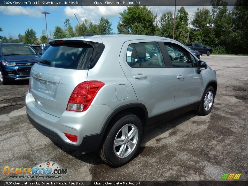 2020 Chevrolet Trax LS Silver Ice Metallic / Jet Black Photo #4