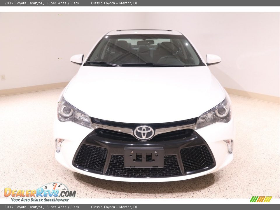 2017 Toyota Camry SE Super White / Black Photo #2
