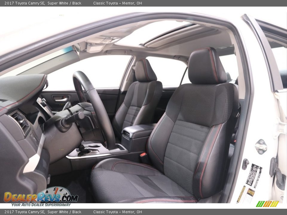 2017 Toyota Camry SE Super White / Black Photo #5
