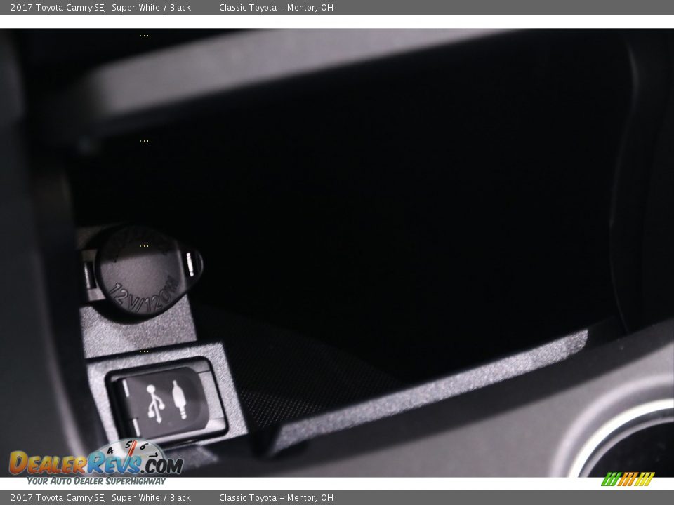 2017 Toyota Camry SE Super White / Black Photo #13