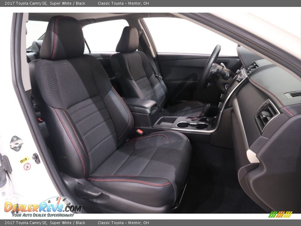 2017 Toyota Camry SE Super White / Black Photo #15