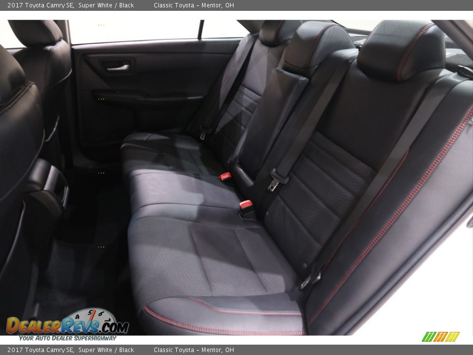 2017 Toyota Camry SE Super White / Black Photo #17
