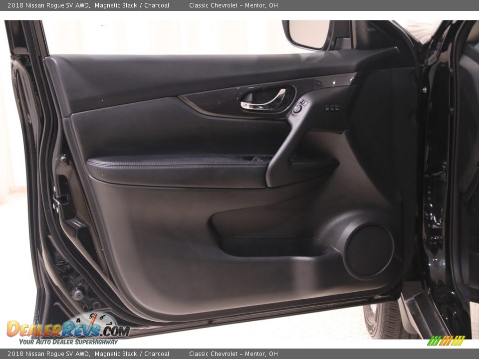 2018 Nissan Rogue SV AWD Magnetic Black / Charcoal Photo #4
