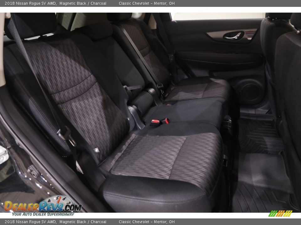2018 Nissan Rogue SV AWD Magnetic Black / Charcoal Photo #16