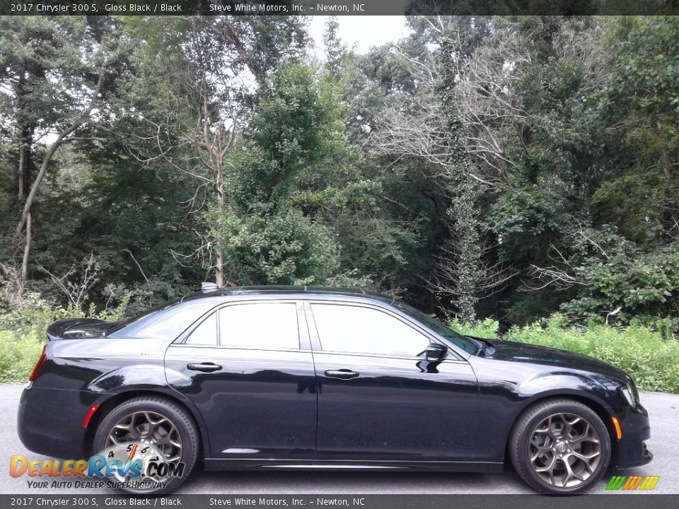 2017 Chrysler 300 S Gloss Black / Black Photo #5