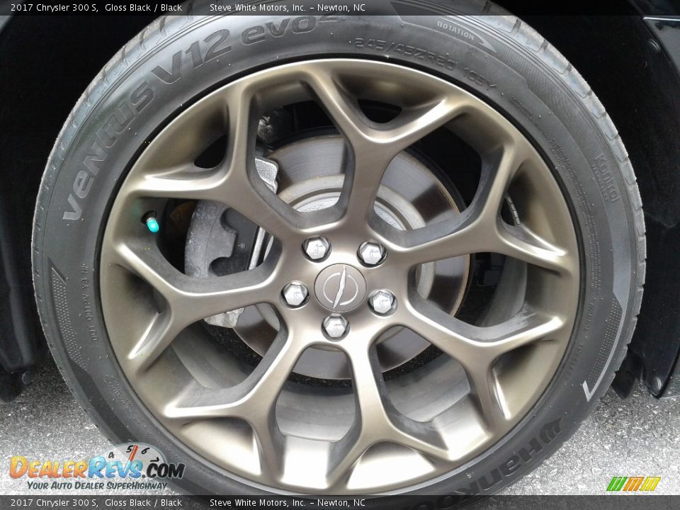 2017 Chrysler 300 S Gloss Black / Black Photo #9
