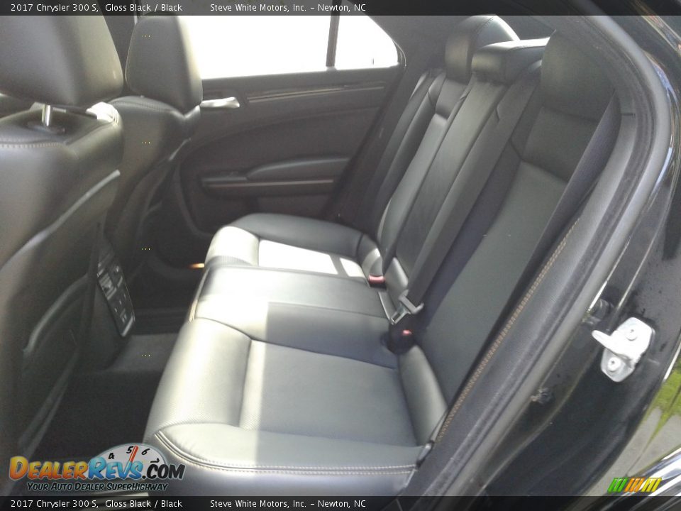 2017 Chrysler 300 S Gloss Black / Black Photo #13