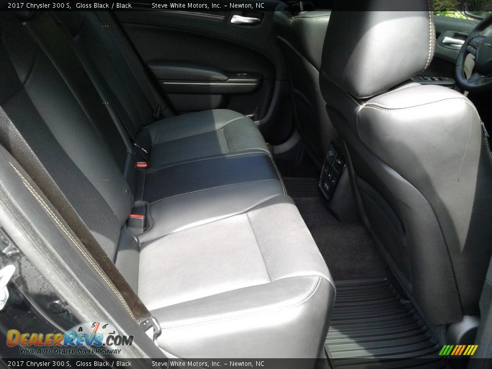 2017 Chrysler 300 S Gloss Black / Black Photo #16