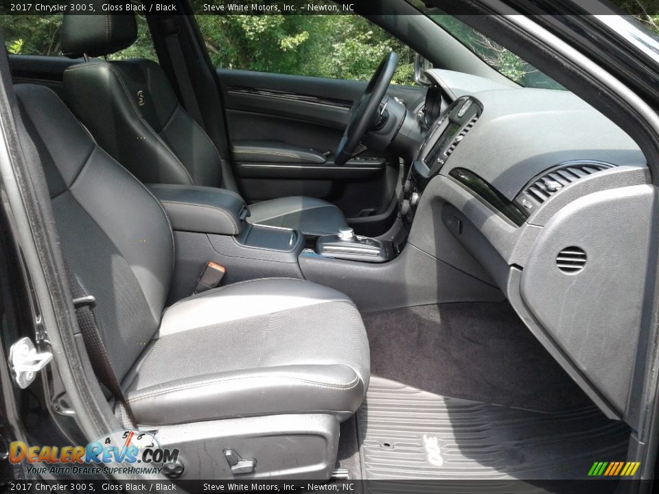 2017 Chrysler 300 S Gloss Black / Black Photo #17