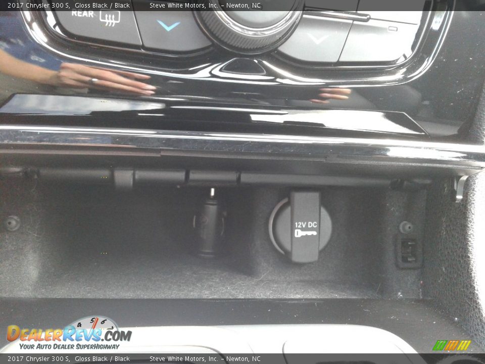 2017 Chrysler 300 S Gloss Black / Black Photo #28