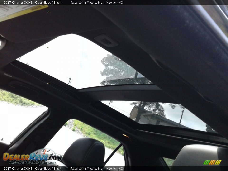 2017 Chrysler 300 S Gloss Black / Black Photo #32