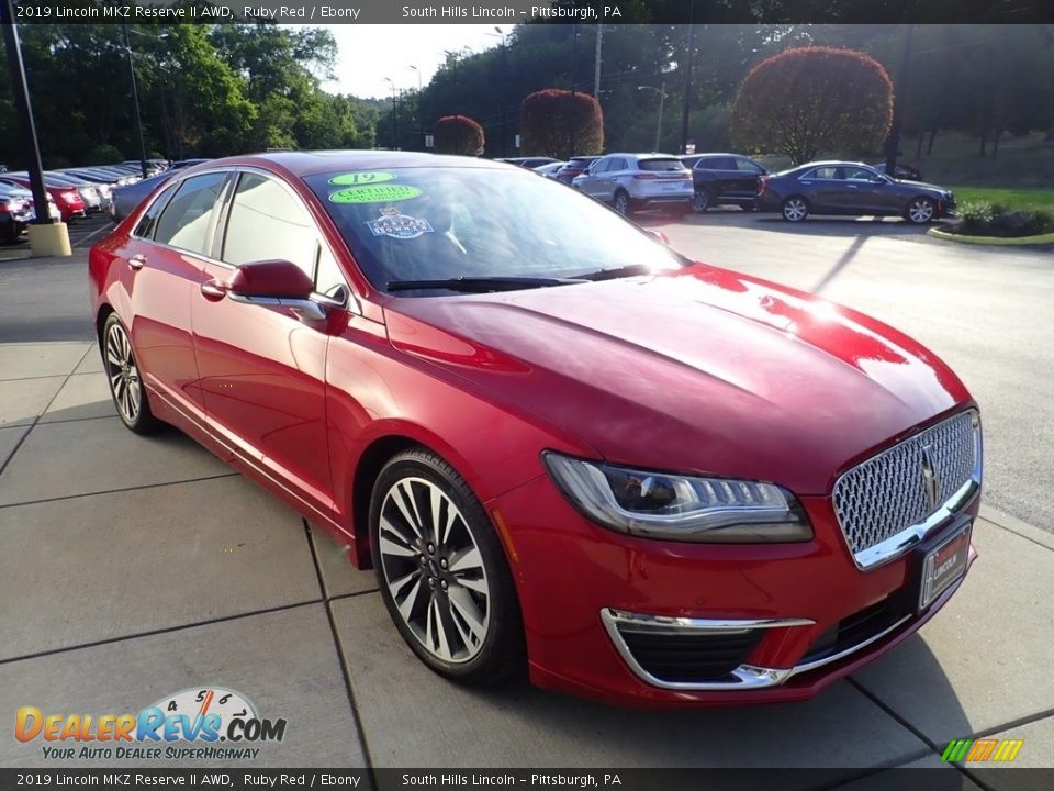 Front 3/4 View of 2019 Lincoln MKZ Reserve II AWD Photo #7