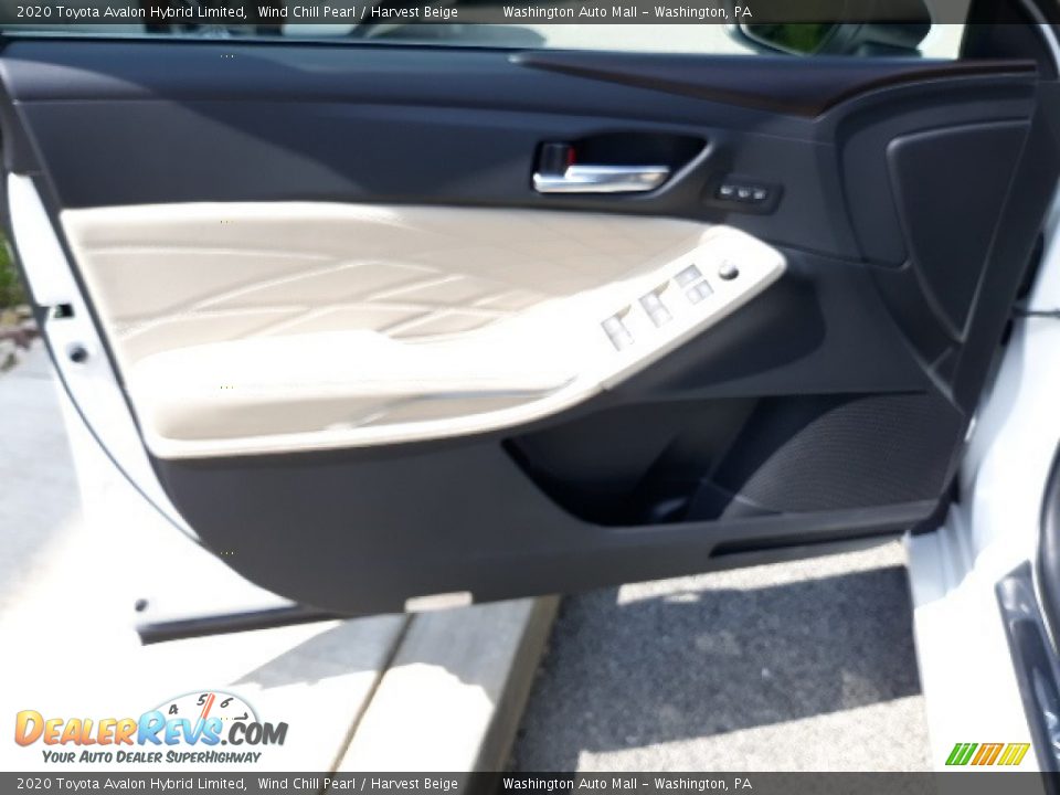 Door Panel of 2020 Toyota Avalon Hybrid Limited Photo #21