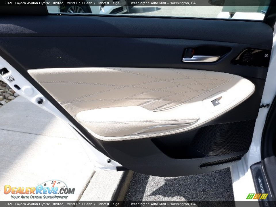 Door Panel of 2020 Toyota Avalon Hybrid Limited Photo #24