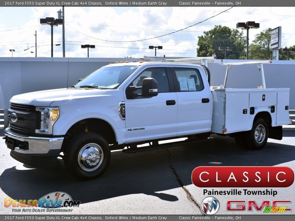 2017 Ford F350 Super Duty XL Crew Cab 4x4 Chassis Oxford White / Medium Earth Gray Photo #1