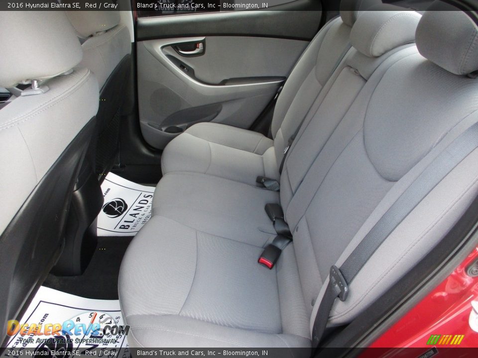 2016 Hyundai Elantra SE Red / Gray Photo #8