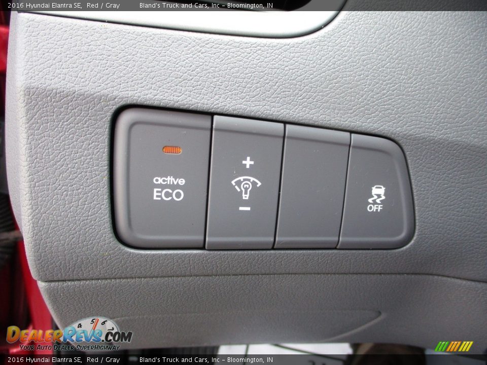2016 Hyundai Elantra SE Red / Gray Photo #10