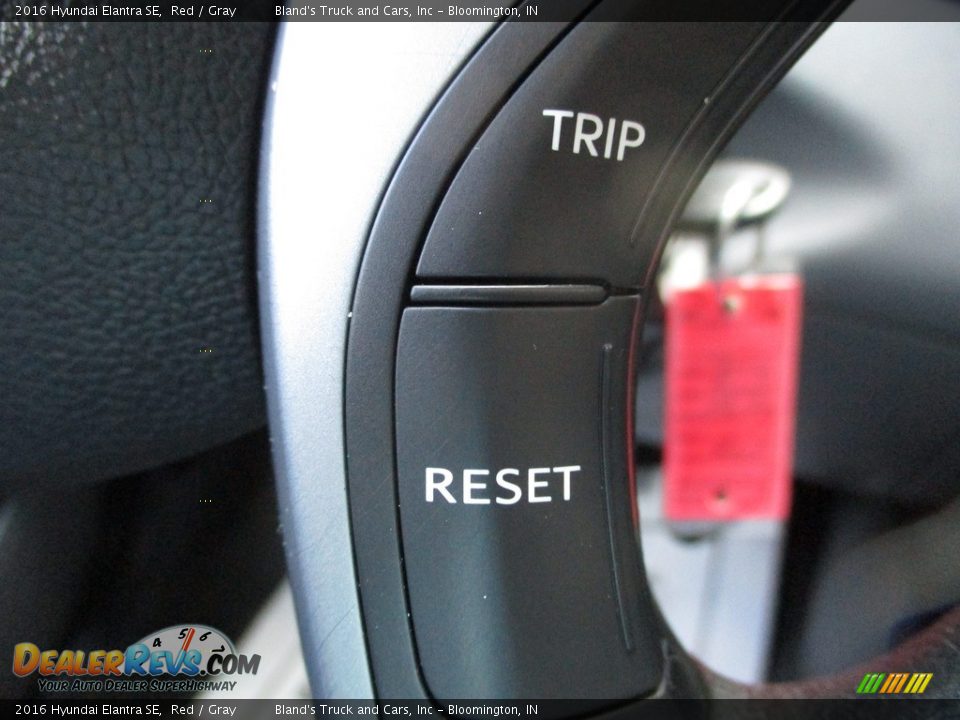 2016 Hyundai Elantra SE Red / Gray Photo #15