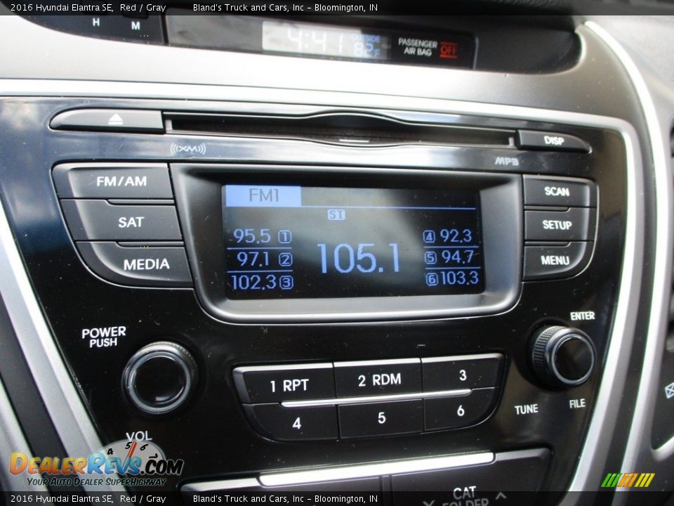 2016 Hyundai Elantra SE Red / Gray Photo #17