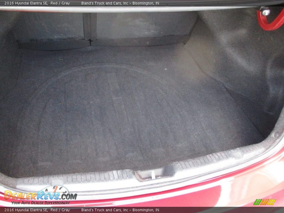 2016 Hyundai Elantra SE Red / Gray Photo #24