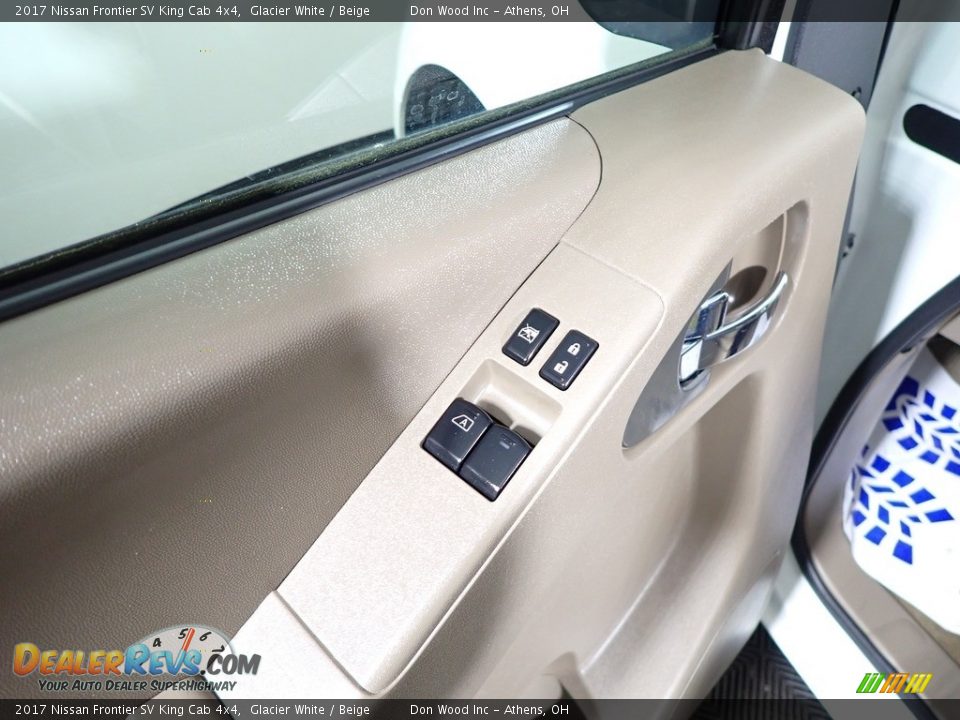 Door Panel of 2017 Nissan Frontier SV King Cab 4x4 Photo #16