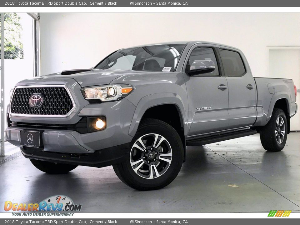 Front 3/4 View of 2018 Toyota Tacoma TRD Sport Double Cab Photo #12
