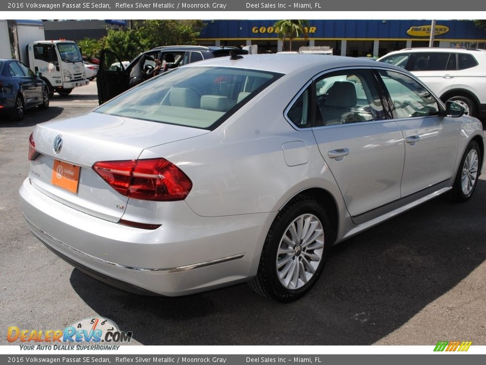 2016 Volkswagen Passat SE Sedan Reflex Silver Metallic / Moonrock Gray Photo #9