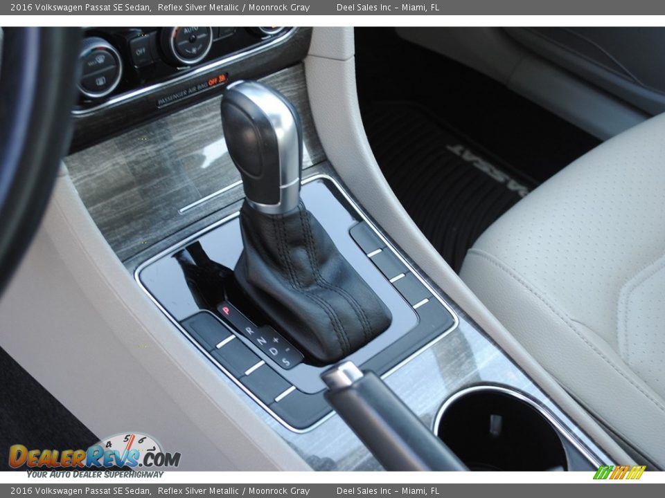 2016 Volkswagen Passat SE Sedan Shifter Photo #14