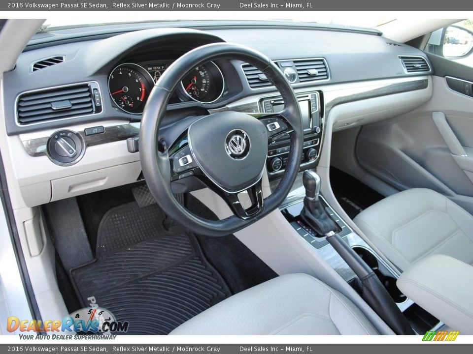 Moonrock Gray Interior - 2016 Volkswagen Passat SE Sedan Photo #15