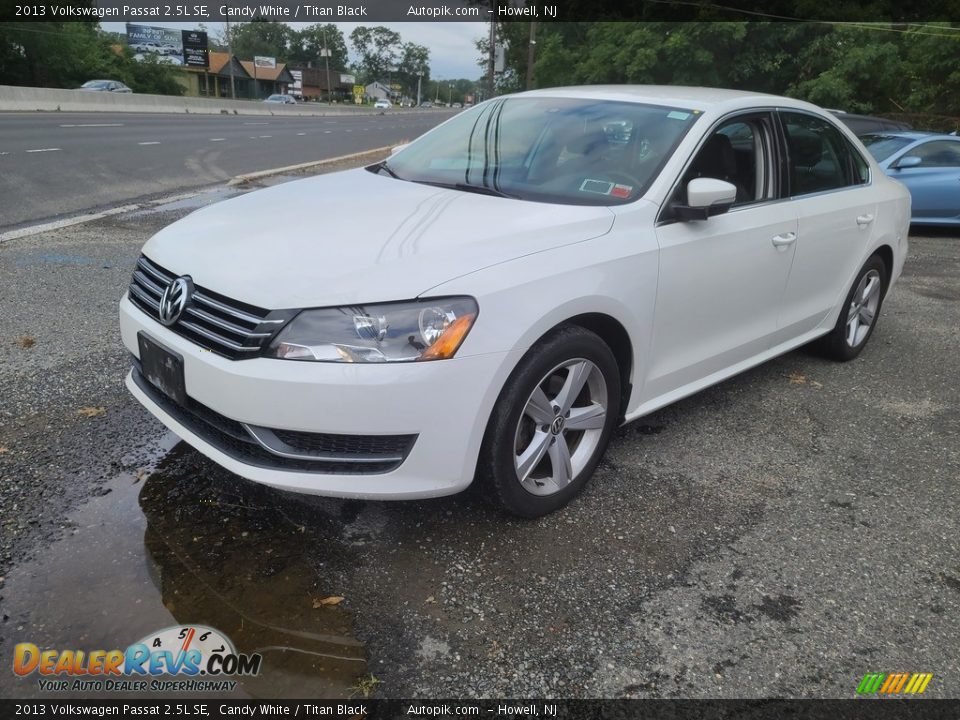 2013 Volkswagen Passat 2.5L SE Candy White / Titan Black Photo #6