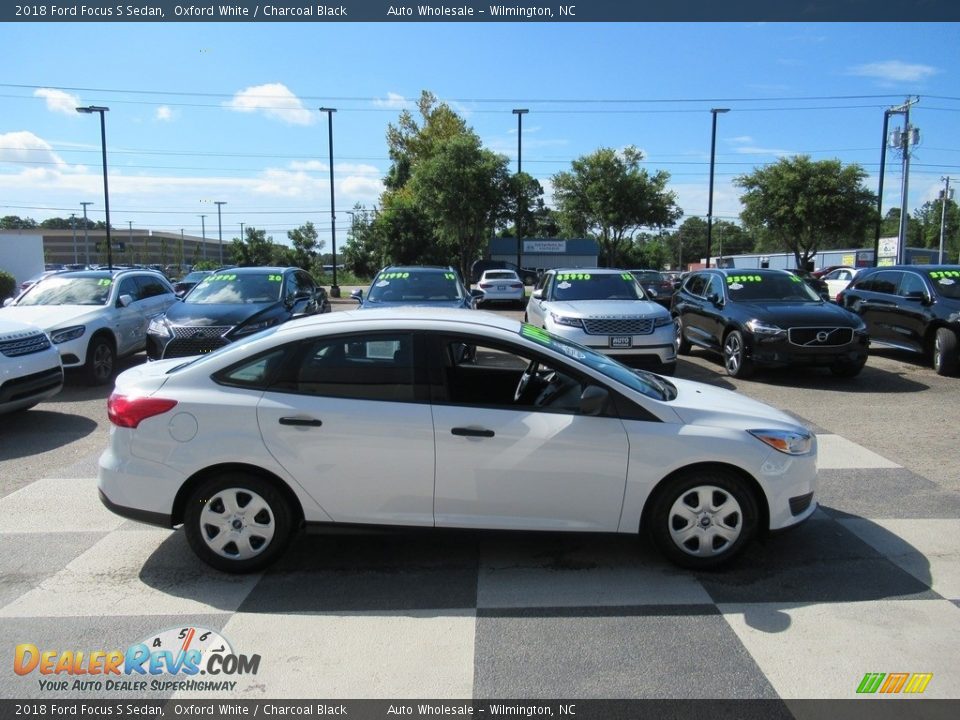 2018 Ford Focus S Sedan Oxford White / Charcoal Black Photo #3