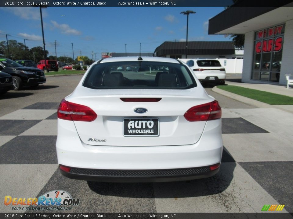 2018 Ford Focus S Sedan Oxford White / Charcoal Black Photo #4