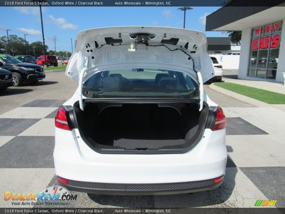 2018 Ford Focus S Sedan Oxford White / Charcoal Black Photo #5