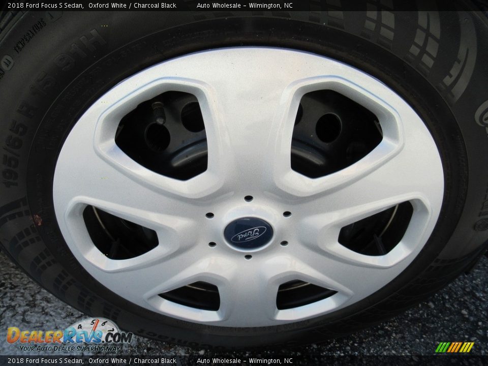 2018 Ford Focus S Sedan Oxford White / Charcoal Black Photo #7