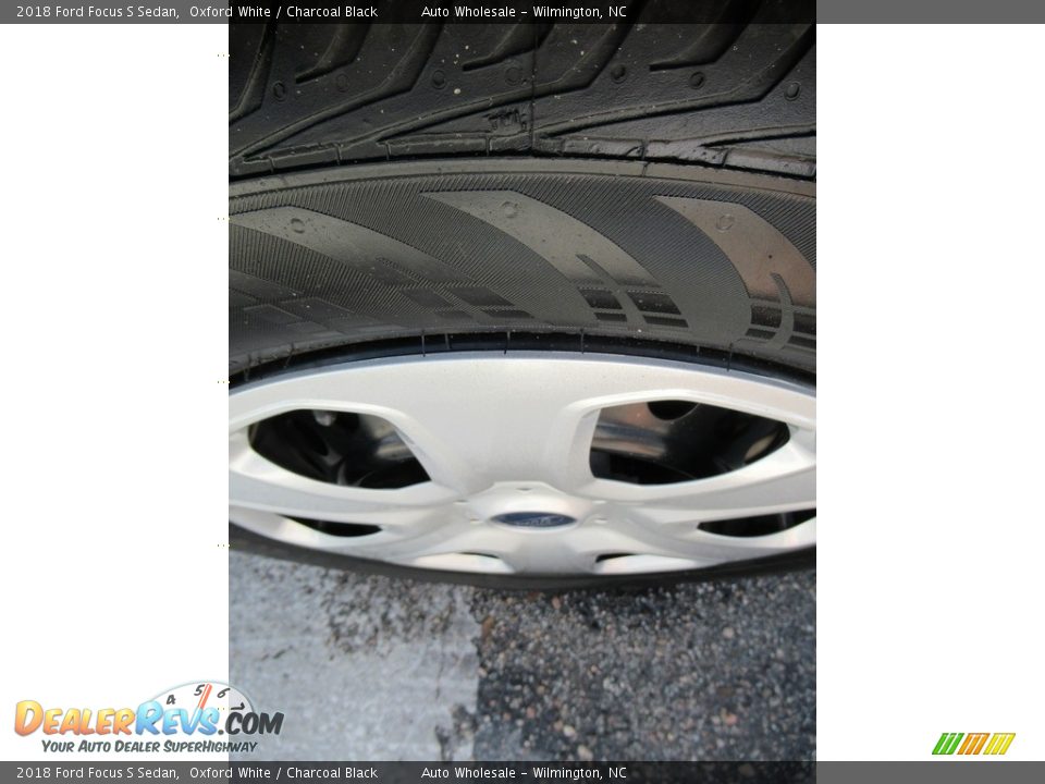 2018 Ford Focus S Sedan Oxford White / Charcoal Black Photo #8