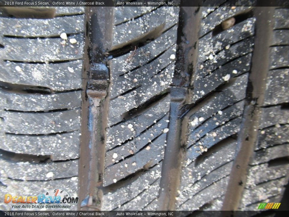 2018 Ford Focus S Sedan Oxford White / Charcoal Black Photo #9